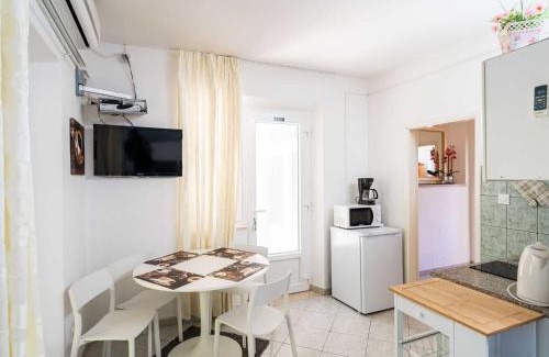 Lumbarda Apartamento | Apartments Nikolina LU - One-Bedroom Apartment with Balcony