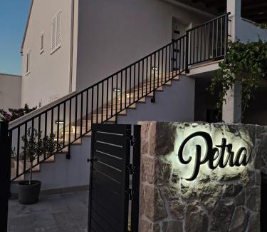 Mocici Apartamento | "Apartments Petra With Swimming Pool"