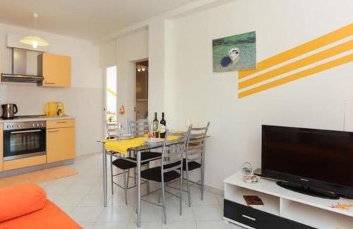 Babin Kuk Apartamento | Apartments Pojko - One-Bedroom Apartment with Terrace Yellow