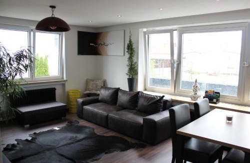 Oberhausen-Sud Apartamento | Apartments- stilvolles 95 qm mit Balkon und Parkplatz