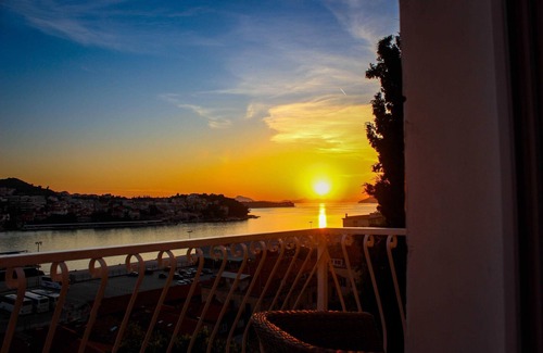 Gruz Apartamento | Apartments Tayra - Modern studio apartment with balcony (BR2)