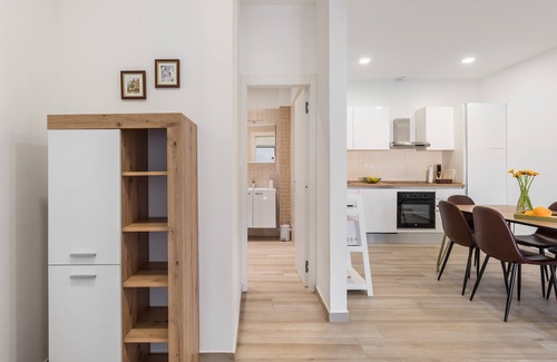 Solin Apartamento | Apartments Villa Salona Sky - Comfort Two Bedroom Apartment with Balcony