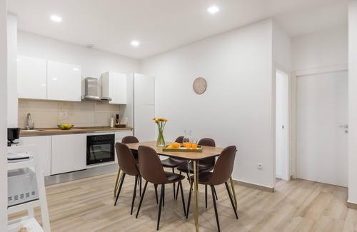 Solin Apartamento | Apartments Villa Salona Sky - Comfort Two Bedroom Apartment with Balcony
