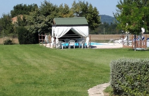 Torgiano Apartamento | Apartamentos con piscina cerca de Asís. WIFI, huerta orgánica y vino de cortesía.