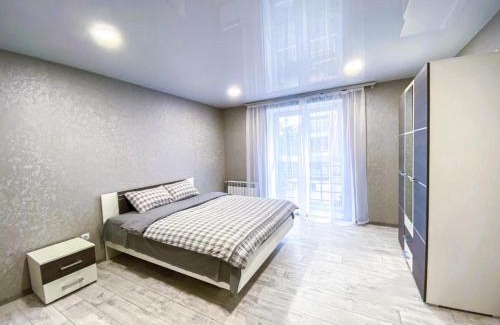 Sukhinovka Apartamento | ApartPoltava 2 ОКРЕМІ кімнати, новобудова, ДВА великих ліжка ЦЕНТР, КОРПУСНИЙ САД
