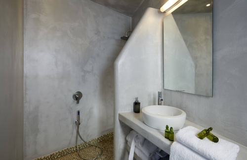 Finikia Hotel | Aperanto Suites
