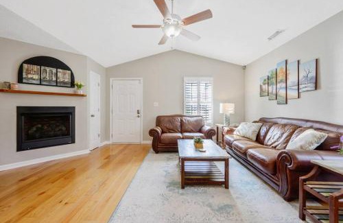 Apex Casa | Apex Comfort - Modern 3BR 2BA Home in Apex, NC