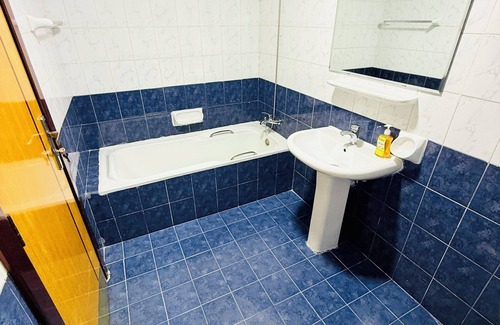 Al Majaz Apartamento | Aplyns Dormitory Male&Female Lower Bed