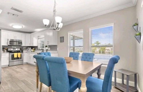Apollo Beach Casa | Apollo Beach Waterfront Pool Oasis
