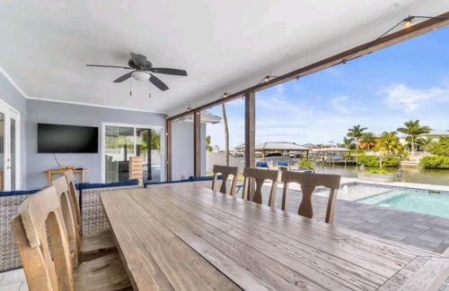 Apollo Beach Casa | Apollo Beach Waterfront Pool Oasis