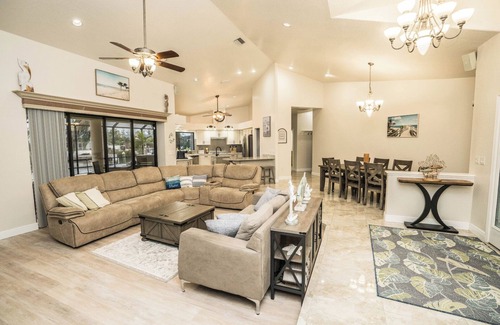 Apollo Beach Casa | Apollo's Anchor: Waterfront Stay w/ Pool & Game Room