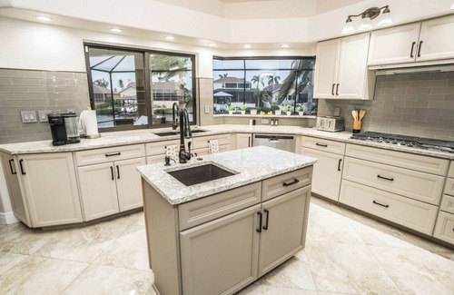 Apollo Beach Casa | Apollo's Anchor: Waterfront Stay w/ Pool & Game Room