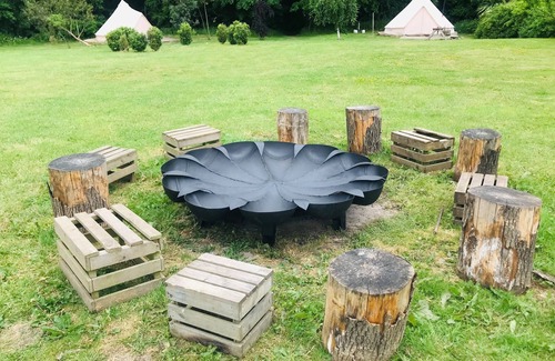 Guisborough Cabina | Apothecary yurt, a herbal retreat in field and woodland surroundings
