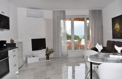 Bissone Apartamento | App. 704 by Interhome