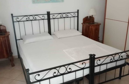Sturla Apartamento | App. con due camere: 4 posti letti, bagno e cucina attrezzata a 200 m.ospedale G