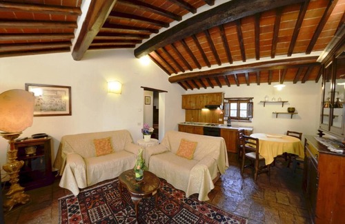 San Pietro a Cegliolo Apartamento | APP. GERANIO x4 Beautiful farmhouse surrounded by nature, with swimming pool just 3 km from Cortona