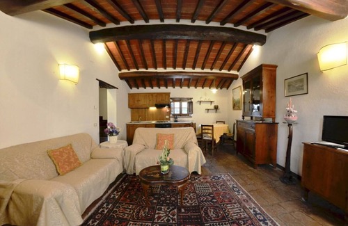 San Pietro a Cegliolo Apartamento | APP. GERANIO x4 Beautiful farmhouse surrounded by nature, with swimming pool just 3 km from Cortona