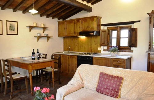 San Pietro a Cegliolo Apartamento | APP. GIRASOLE x4 Beautiful farmhouse surrounded by nature, with swimming pool just 3 km from Cortona