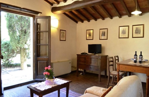 San Pietro a Cegliolo Apartamento | APP. GIRASOLE x4 Beautiful farmhouse surrounded by nature, with swimming pool just 3 km from Cortona
