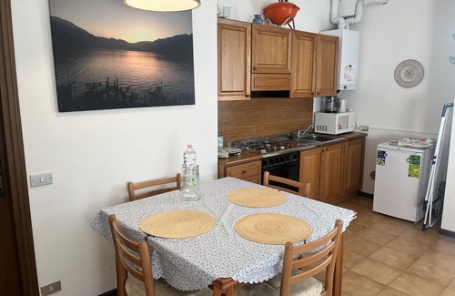 Bellagio Apartamento | Apartamento y jardín "CASINA", WI-FI gratuito, portón automático, garaje cubierto.