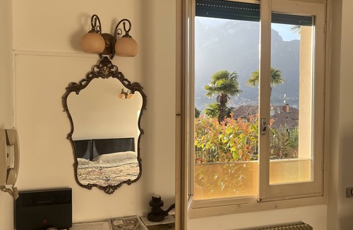 Bellagio Apartamento | Apartamento y jardín "CASINA", WI-FI gratuito, portón automático, garaje cubierto.