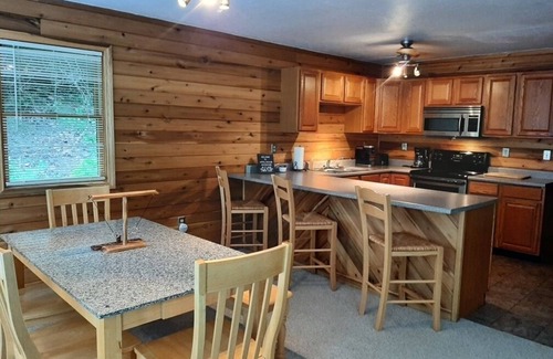 Keslers Cross Lanes Casa | Aventura apalache en el lago Summersville, WV