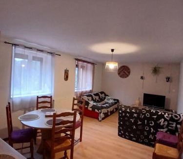 La Bourgonce Apartamento | Apparemment à la campagne