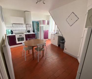 Fourchambault Apartamento | Appart 6/7 pers dans grande maison et cour privative