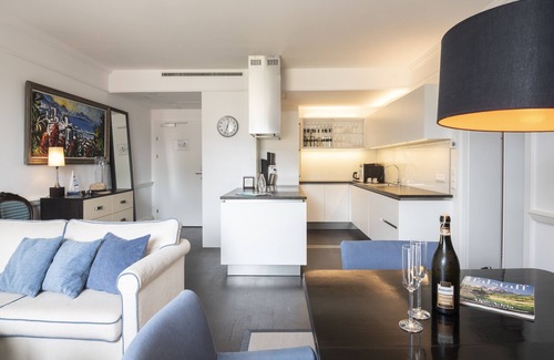 Poertschach am Woerthersee Apartamento | Appartement Direkt am Wörthersee mit Privatstrand und Reserviertem Parkplatz