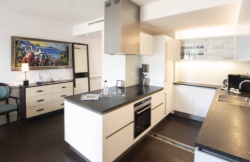 Poertschach am Woerthersee Apartamento | Appartement Direkt am Wörthersee mit Privatstrand und Reserviertem Parkplatz