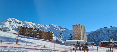 Orcieres-Merlette Apartamento | Appart chaleureux au pied des pistes avec piscine