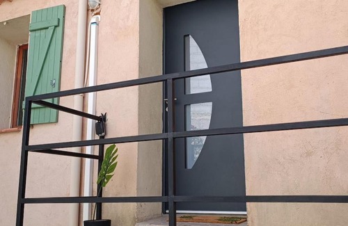 Cuers Apartamento | Appart' cosy avec cour, au calme dans village provençal