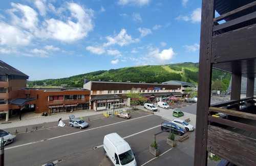 Besse-et-Saint-Anastaise Apartamento | Appartement en centre station résidence le Pavin