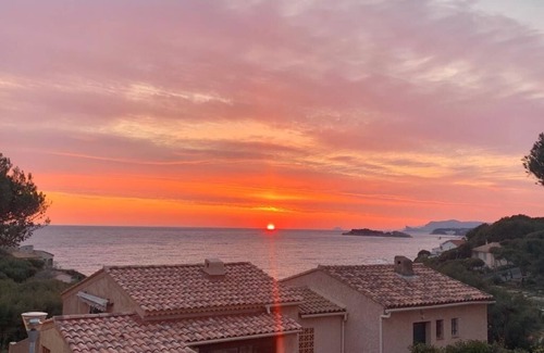 Sanary-sur-Mer Apartamento | Apartamento en casa con vistas al mar de Sanary, a 200 metros de la playa de Beaucours.