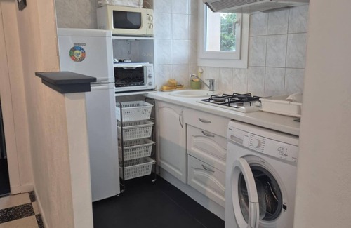 Saint-Andre Apartamento | Appart. in village bordering Argeles s/ mer and its beaches near Collioure.