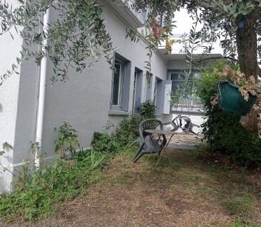 La Terrasse Apartamento | Appart indépendant, 1 lit deux personnes et 1 appoint Piscine Jardin Direct Gare Aéroport et jardin