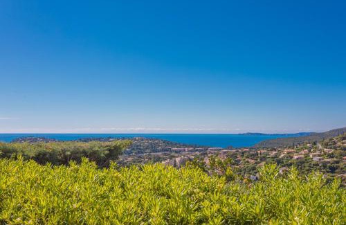Cavalaire-sur-Mer Apartamento | Appart Rez de jardin vue mer