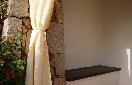 Porto San Paolo Apartamento | Appartamento a Pochi Passi dal Mare con Patio e Giardino Privato