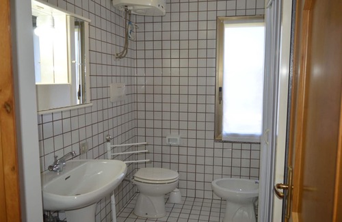 San Giovanni Apartamento | Holiday home surrounded by greenery 100 meters from the sea shore in the town of San Giovanni di Pos