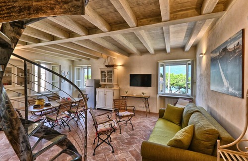 Bogliaco Apartamento | Appartamento Al Porto Vecchio Rebomaholidays - with parking space and marvellous lake view