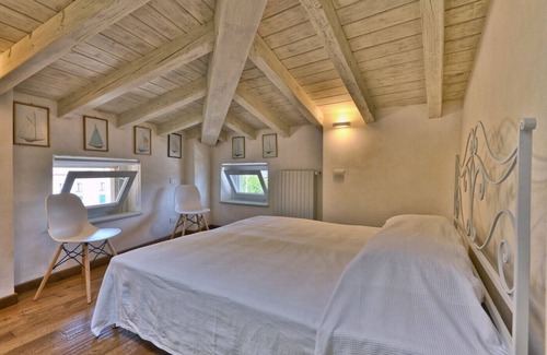 Bogliaco Apartamento | Appartamento Al Porto Vecchio Rebomaholidays - with parking space and marvellous lake view