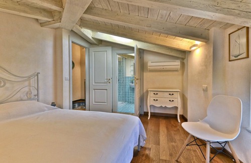 Bogliaco Apartamento | Appartamento Al Porto Vecchio Rebomaholidays - with parking space and marvellous lake view