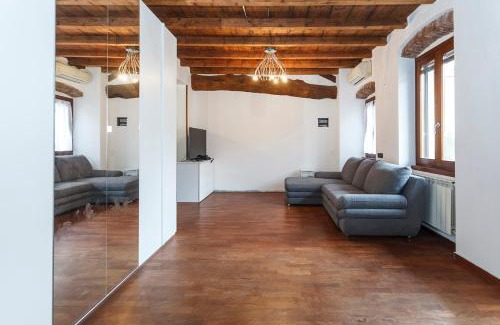 Bergamo Apartamento | Appartamento con travi a vista