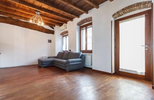 Bergamo Apartamento | Appartamento con travi a vista