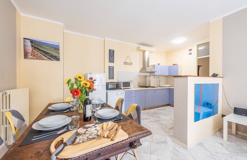 Alba Apartamento | diVino Apartamento: acogedor apartamento de 2 dormitorios en el corazón de Alba