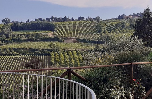 Gambassi Terme Apartamento | APPARTAMENTO FRONTE PISCINA CON STUPENDA VISTA SULLA CAMPAGNA TOSCANA