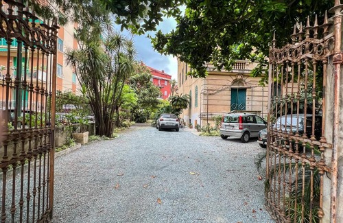 Varazze Apartamento | Appartamento in Villa del '900 (C)