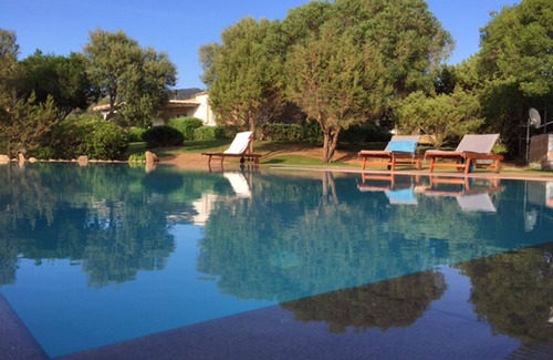 Baja Sardinia Apartamento | APPARTAMENTO CON PISCINA