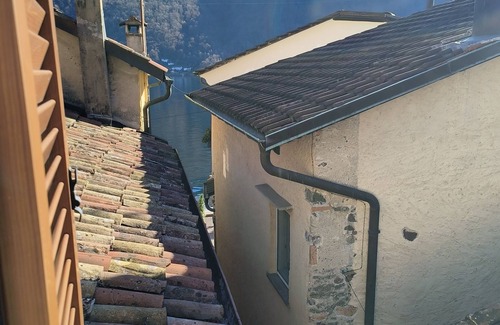 Morcote Apartamento | Appartamento Nuovo a Morcote Stile Zen nel Centro Storico con Animali Ammessi