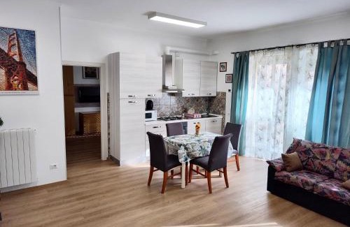 Zona XXXIII Acilia Sud Apartamento | Appartamento RALUCA
